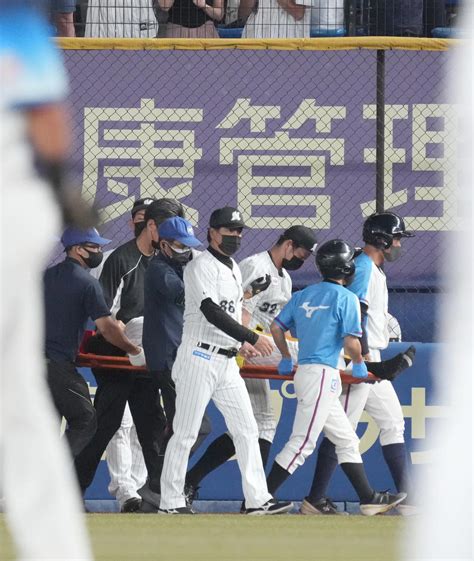 【ロッテ】福田秀平が左肩関節前方脱臼 24日西武戦で外野フェンスに激突 プロ野球写真ニュース 日刊スポーツ