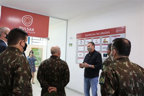 Em Visita A Ufsm General Schons Do Exército Brasileiro Conhece As