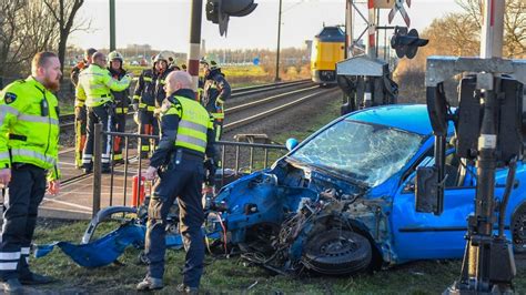 Urenlang Geen Treinen Leiden Alphen Automobilist Ontsnapt Aan Trein