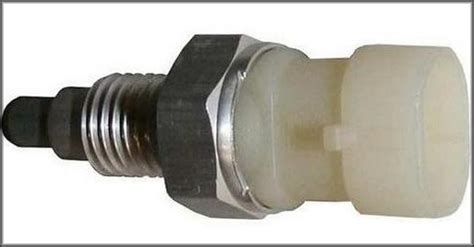 Датчик заднего хода Лачетти: расположение, проверка, замена