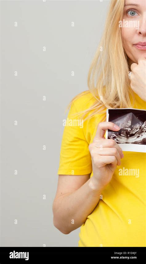 Pregnant Woman Holding Ultrasound Scan Stock Photo Alamy