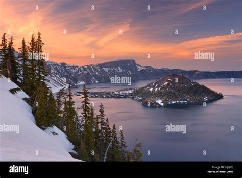 Crater Lake Oregon Hi Res Stock Photography And Images Alamy