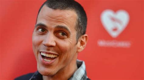 Steve O Detained In London After Performing Daredevil Stunt In True Jackass Fashion Huffpost