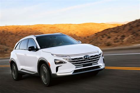 2022 Hyundai Nexo Vs 2022 Toyota Mirai Hydrogen Fuel Cell Showdown