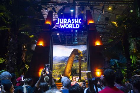 BUG: Jurassic World gate does not light up. | Frontier Forums