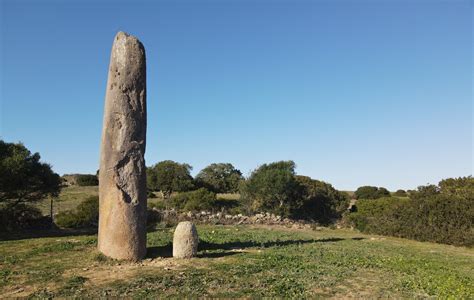 Dolmen E Menhir Aree Archeologiche In Sardegna Italia It