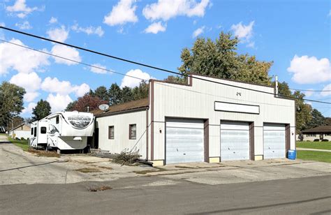 Old Fire Station Makes For Ultimate Live-In Garage - GLASS FUSES