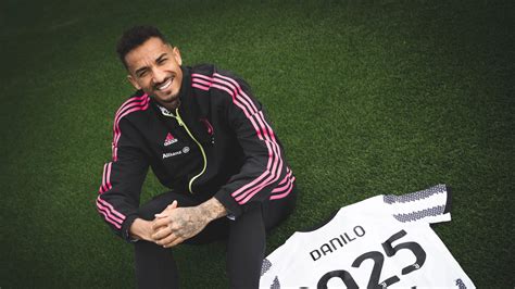 Juventus Anuncia Renova O Lateral Danilo Da Sele O Brasileira