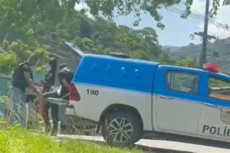 Vídeo Pm Prende Quatro Acusados De Integrar Milícia No Rio De Janeiro