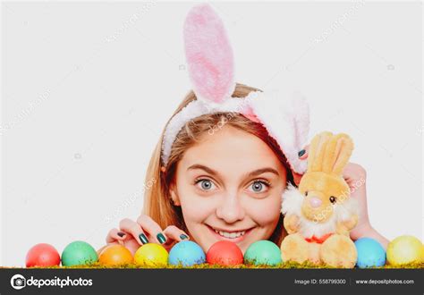 Egg Hunt Girl In Easter Rabbit Bunny Ears With Eggs Woman Peeking Over A Surface — Stock