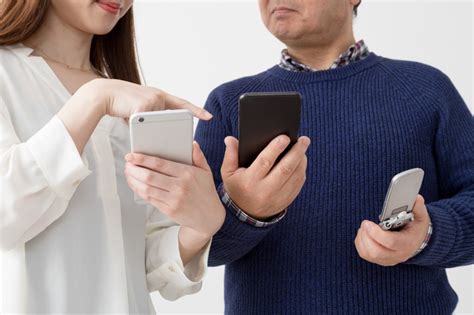 ガラケーからスマホへ乗り換えたユーザーに聞いた「どっちの方がいい？」 Tone公式コラム｜トーンモバイル