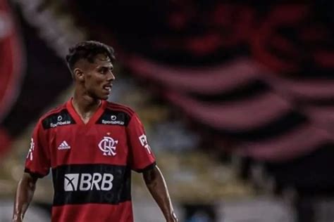 Santos quer contratar atacante campeão pelo Flamengo em 2021