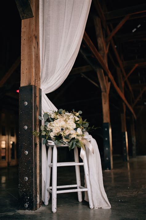 Snowy Styled Shoot - Tobacco Barn Farm