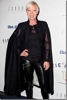 Tabatha Coffey in a cape. We Wear, How To Wear, Christina Ricci, Rosie Huntington Whiteley, Kate ...