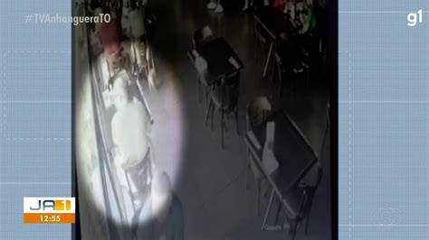 V Deo V Deo Mostra Momento Em Que Carro Atinge Juiz Em Restaurante