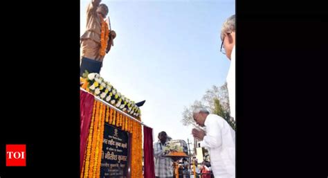 Bihar Cm Unveils Life Size Statue Of Freedom Fighter Jubba Sahni At