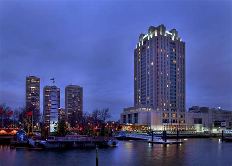 Hilton Philadelphia at Penn's Landing - 201 S. Christopher Columbus
