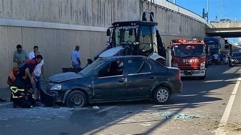 Sinop ta feci kaza Otomobil elektrik direğine çarptı 4 yaralı