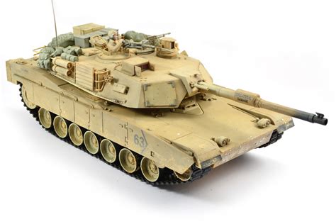 HOBBY ENGINE M1A2 ABRAMS TANK 2 4G DESERT