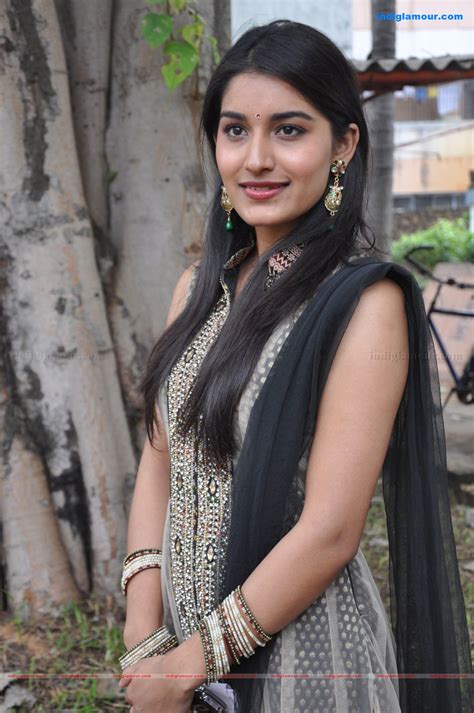 Uthara Actress Hd Photosimagespics And Stills 90922