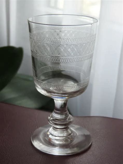 Ancien Verre De Table En Cristal Grave De Baccarat Authentique