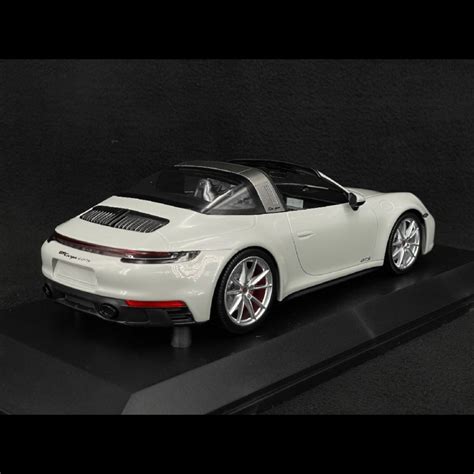 Porsche 911 Targa 4 GTS 2021 Typ 992 Kreide Grau 1 18 Minichamps 155061064