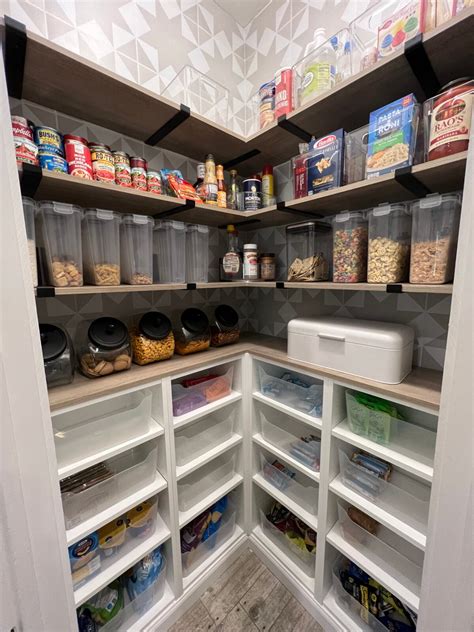 Corner Pantry