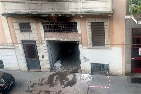 Flash Incendio In Un Appartamento A Milano Trovato Uomo Carbonizzato