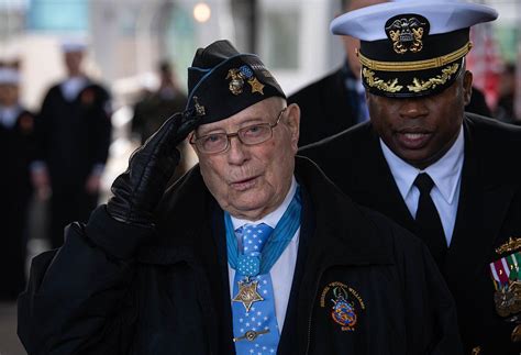 Hershel W Williams Last Living Wwii Medal Of Honor Recipient At Age