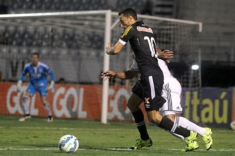 Leandrão marca e Vasco quebra jejum vitória sobre a Ponte Gazeta