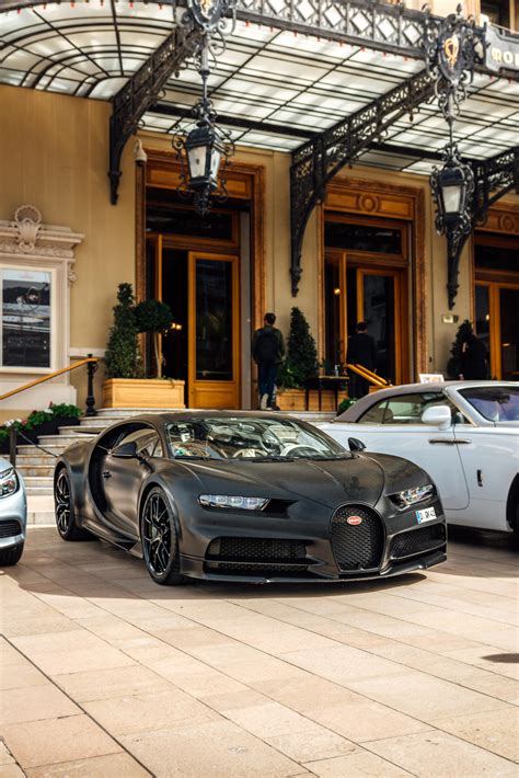 All-black Bugatti Chiron Sport at the Monte-Carlo Casino [OC] : r ...