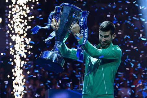 Novak Djokovic derrota Jannik Sinner e se torna o maior campeão do ATP