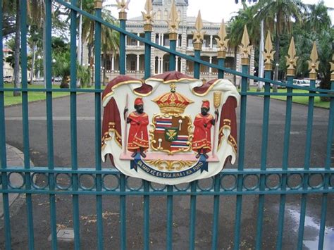 Hawaiian Coat Of Arms On Gate Of Iolani Palace Honolulu Flickr