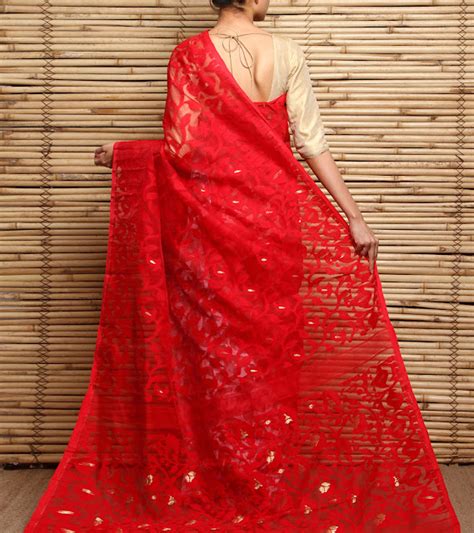 Bengali Brides In Red Dhakai Jamdani Saree Elegant Eves