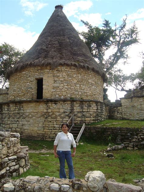 Kuélap Luya Restos Arqueológicos encima del Valle del Río Utcubamba