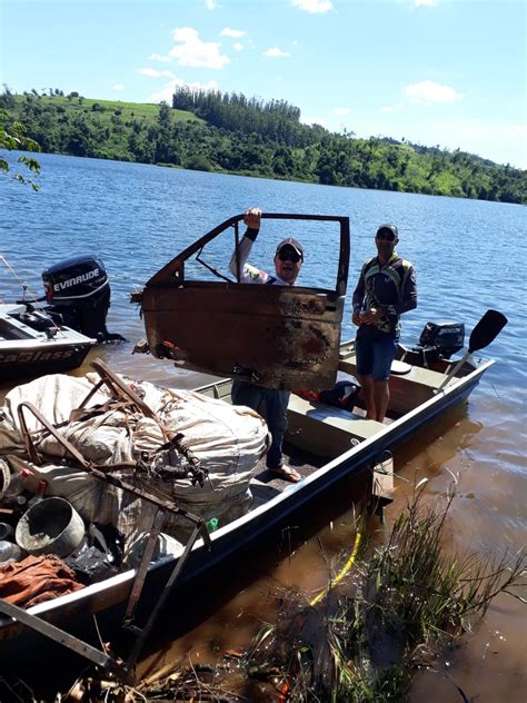 Mutir O De Limpeza Recolhe Mais De Uma Tonelada De Rio Que Forma As