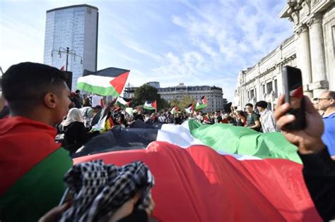 Le Immagini Del Corteo Pro Palestina A Milano Corriere It