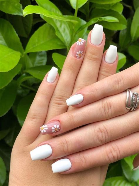 Beauty Acrylic Short Nails With Flowers Designs Ideas In Summer Lilyart