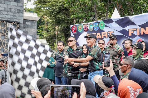 Hadiri Kegiatan Jalan Santai Hut Tni Ke Bupati Ciamis Harap Tni