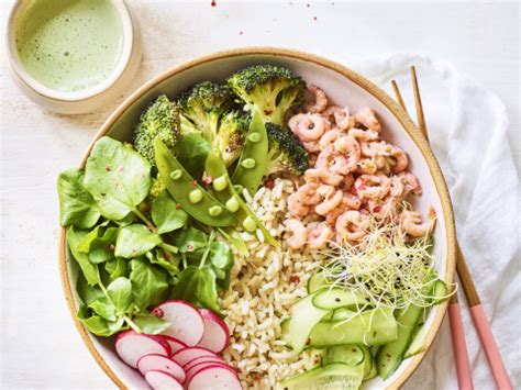 Pokébowl met zilvervliesrijst en lokaal lekkers Libelle Lekker