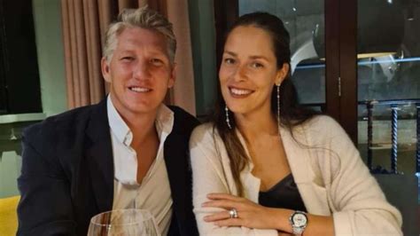 Bastian Schweinsteiger Mit Ana Ivanovic Im Restaurant Ex FC Bayern