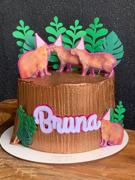 Um Bolo Engra Ado Para As Amigas Pig Crafts Coffee Time Bakery