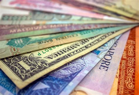 Navigating Currency in Ireland and Scotland: Essentials