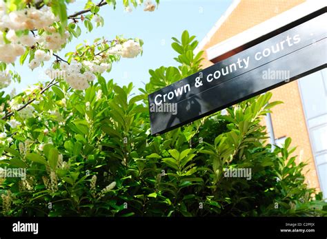 Signpost To Leicester Crown And County Courts Stock Photo Alamy