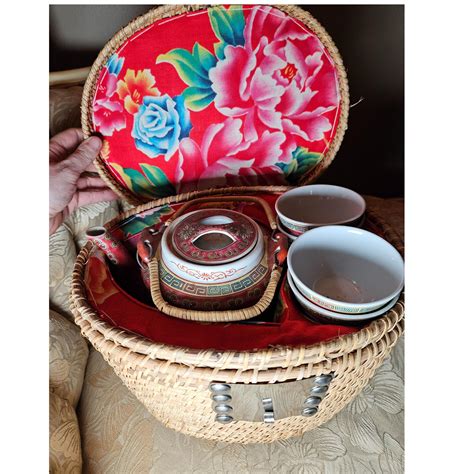 VINTAGE CHINESE TEA SET IN PADDED WICKER BASKET