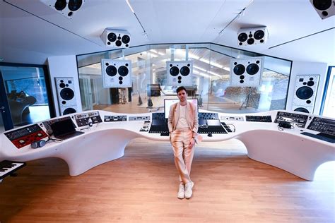 brad pitt    french  studio revamped