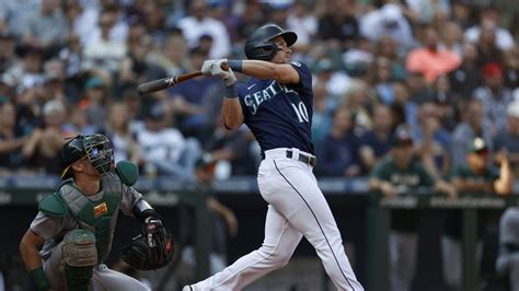 Mariners Fans Show Confidence in Jarred Kelenic Despite Struggles