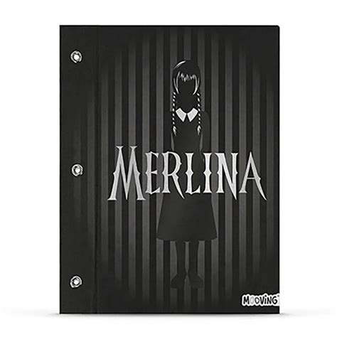 Carpeta N Dos Tapas Mooving Merlina Fondo Negro Batik Librer A