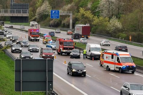 Zwei Unfälle auf A6 bei Sinsheim Stau Chaos in beide Richtungen