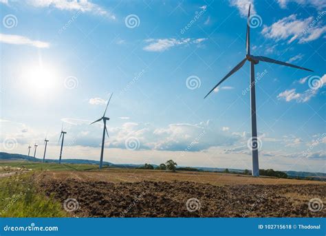 Turbinas De Vento Em Uma Paisagem Rural Foto De Stock Imagem De